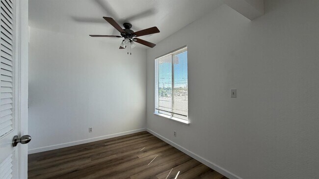 Foto del edificio - 2514 E Andrews Ave