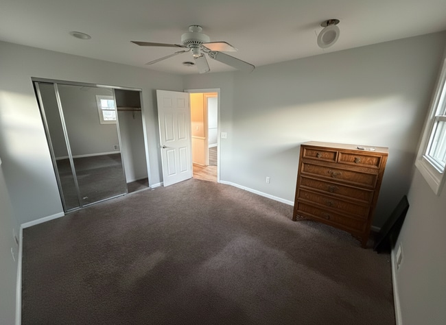 Building Photo - Spacious 5-Bedroom Bi-Level on a Quiet Cul-de-Sac!