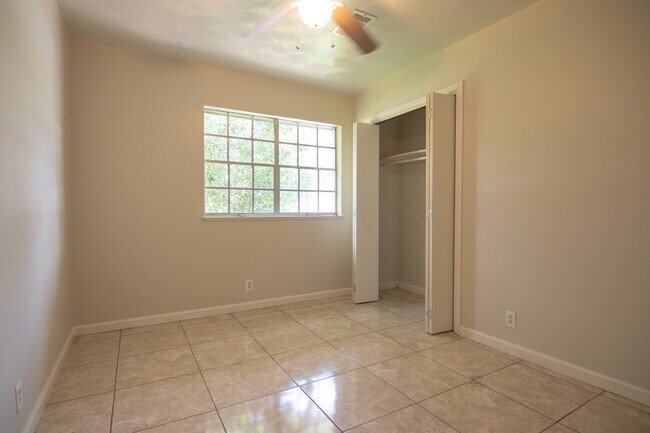 Foto del edificio - 9670 Shepherd Dr