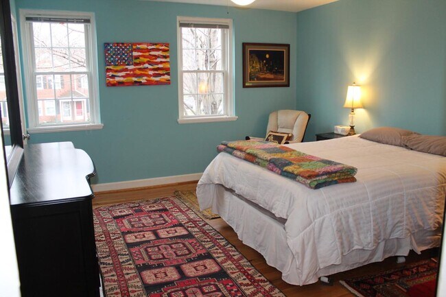 Building Photo - 3030 S Buchanan St