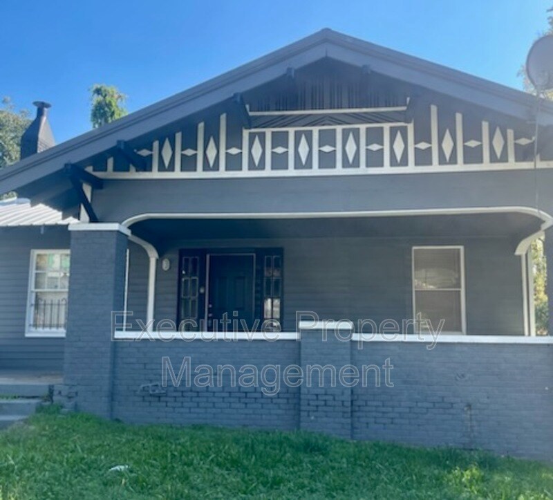Primary Photo - 1611 15th Ave N