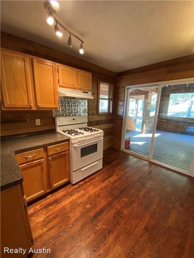 Building Photo - 3 br, 2 bath House - 3500 Oak Springs Drive