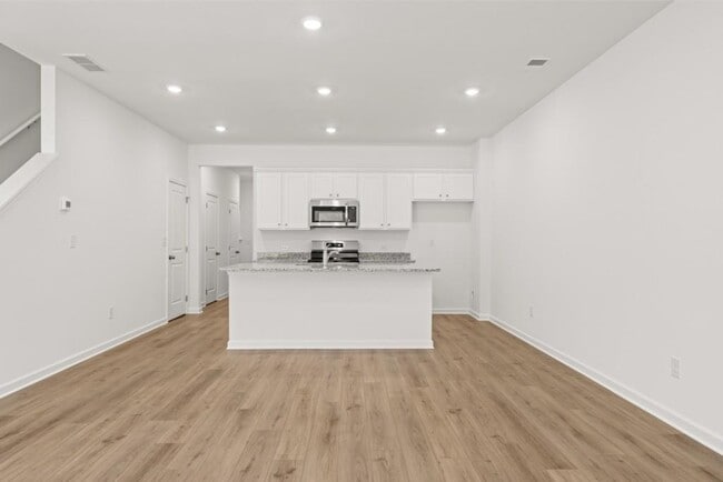 Building Photo - 128 Hazel Dr