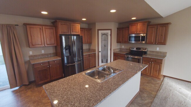 Foto del edificio - Beautiful Upgraded 4 Bedroom Home on Corne...