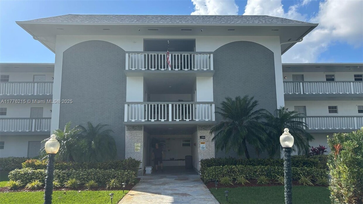 Primary Photo - 1200 Hillcrest Ct