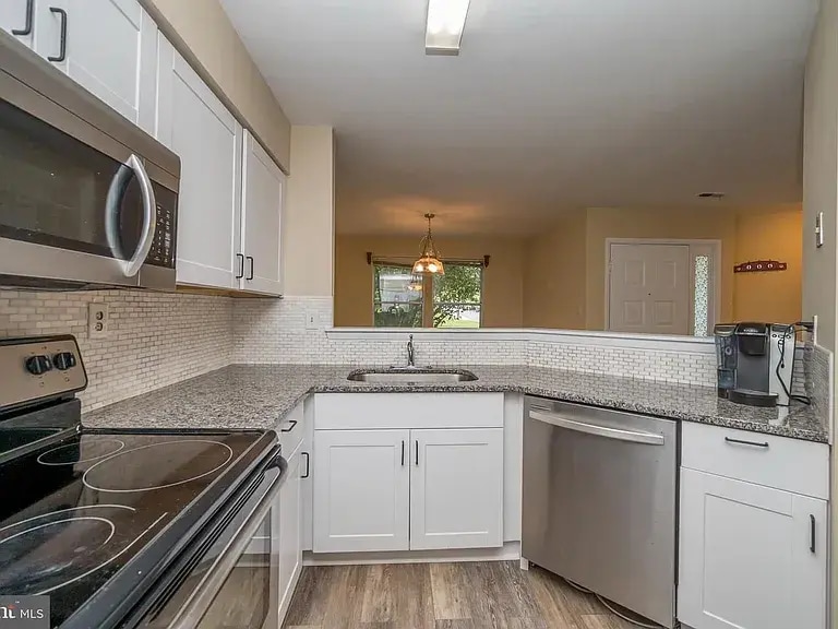 Foto del edificio - 7848 Old Farm Ln