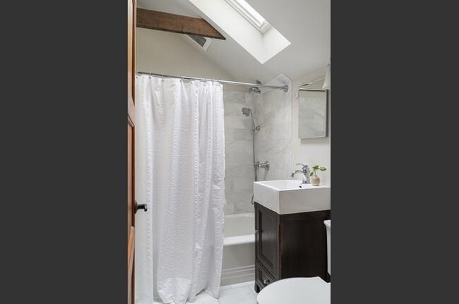 Building Photo - 222 Brattle St