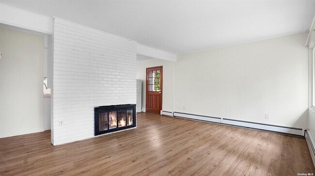 Building Photo - 26 Carriage Ln