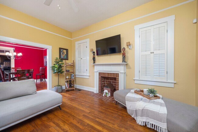 Foto del edificio - Charming Lakebottom Bungalow with Historic...