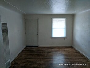 Building Photo - 1762 Paris St