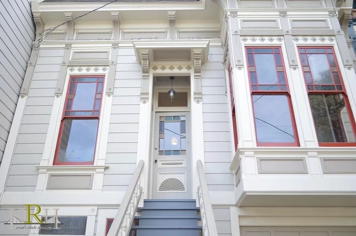 Foto principal - Location!! Charming 3 BR | 1.5 BA in the H...