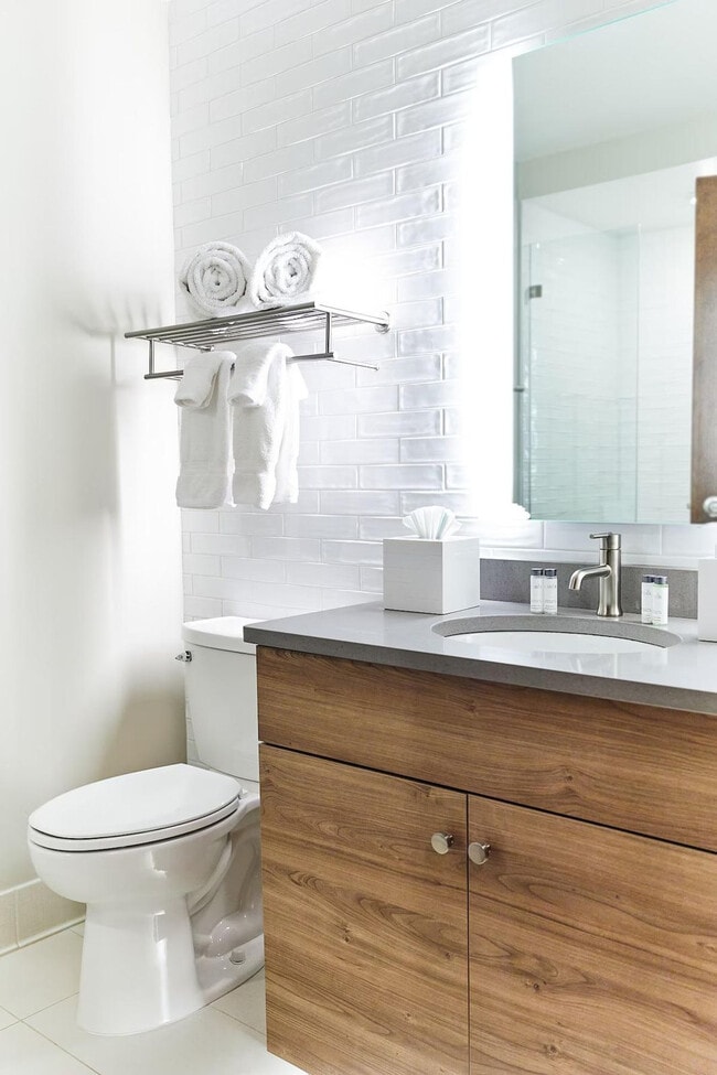 Building Photo - 121 Middle St