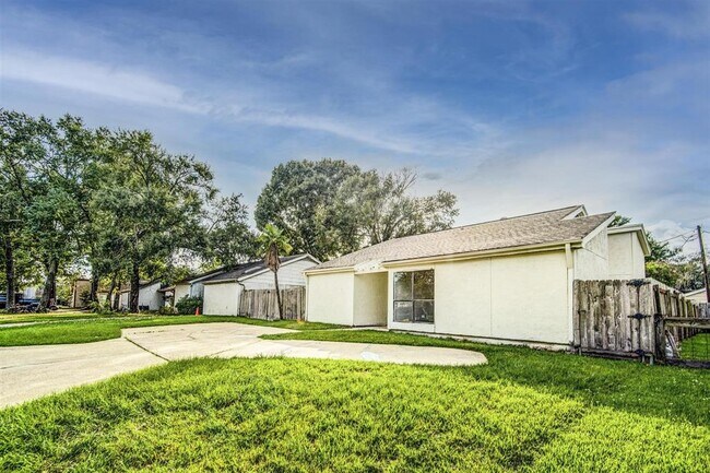 Foto del edificio - 3855 Heatherwood Dr
