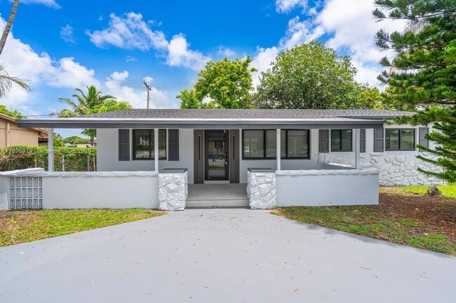 Foto del edificio - 1041 NW 199th St