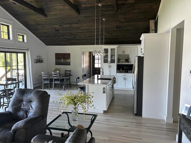 Building Photo - 79 Scenic Heights Dr