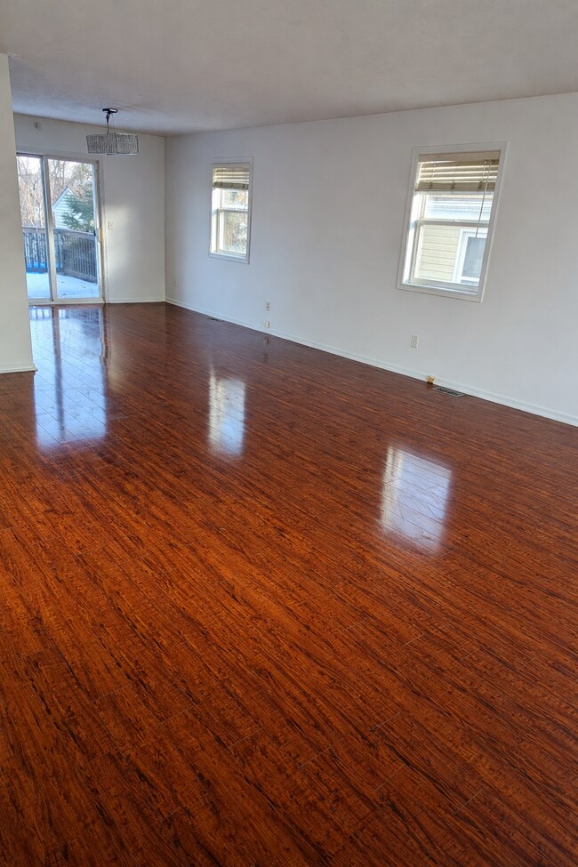 Foto del edificio - 6645 Queens Park Ave