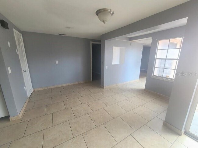 Foto del edificio - 5109 Tilson Dr