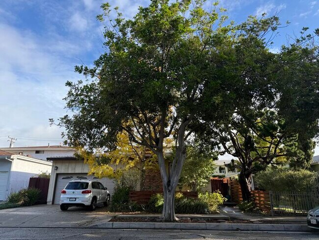 Vista del edificio desde Princeton - 1533 Princeton St