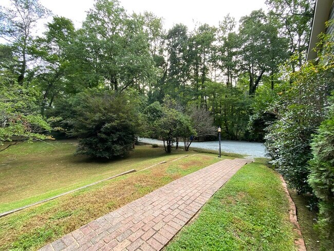 Building Photo - 3856 Somerset Dr