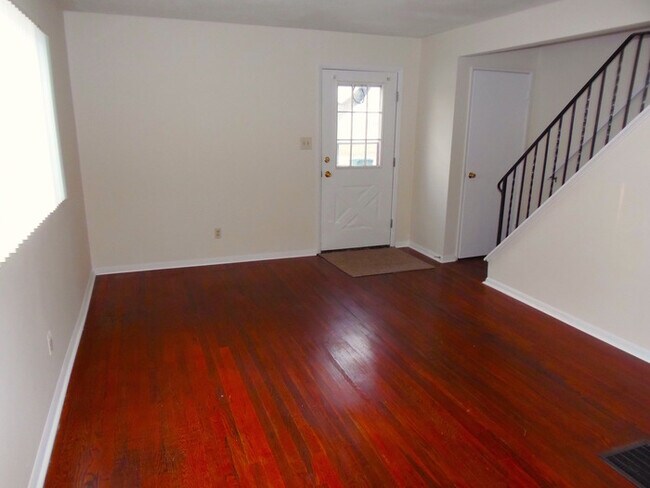 Foto del edificio - Remodeled Westside Townhome for Rent
