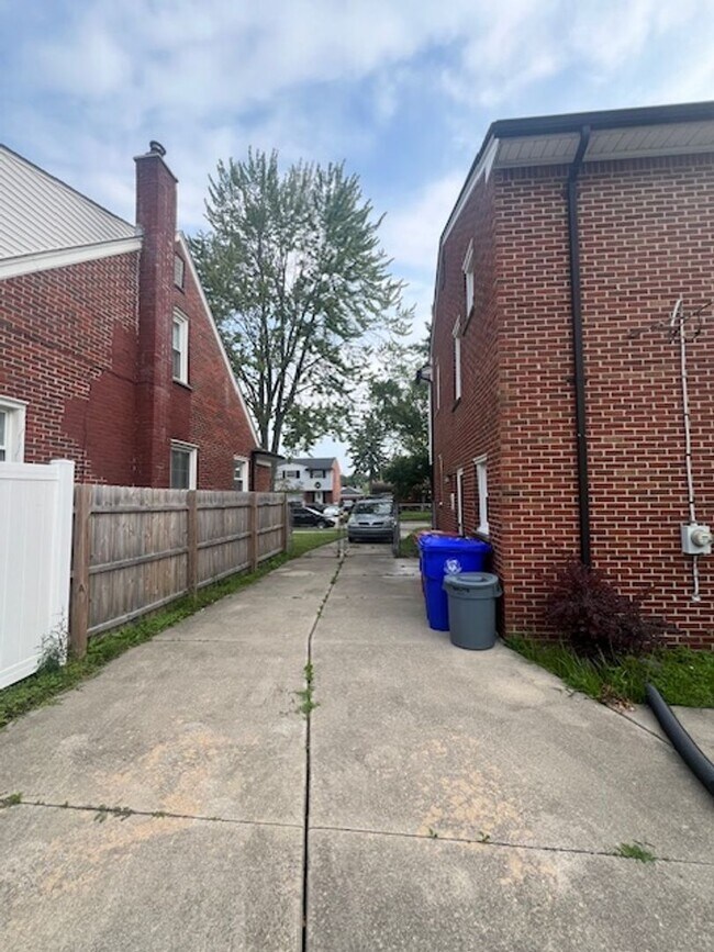 Foto del edificio - Beautiful Single Family Home in Fraser! AVAILABLE NOW!