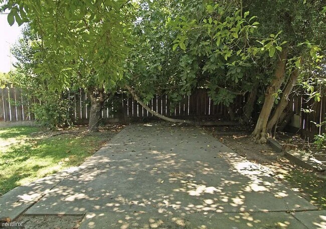 Building Photo - 3 br, 2.5 bath House - 2804 College Avenue