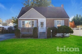 Building Photo - 112 9th Ave