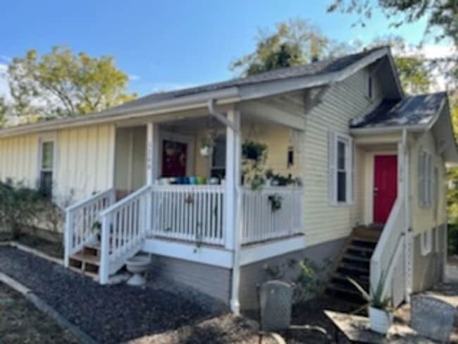 Building Photo - Great Access to Surrounding Towns!!