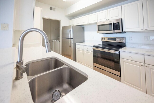 Foto del edificio - 5554 Metrowest Blvd