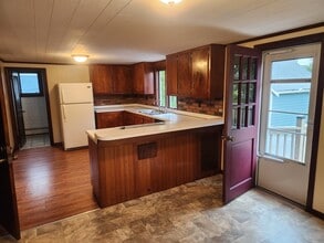 Building Photo - 87 Burton St