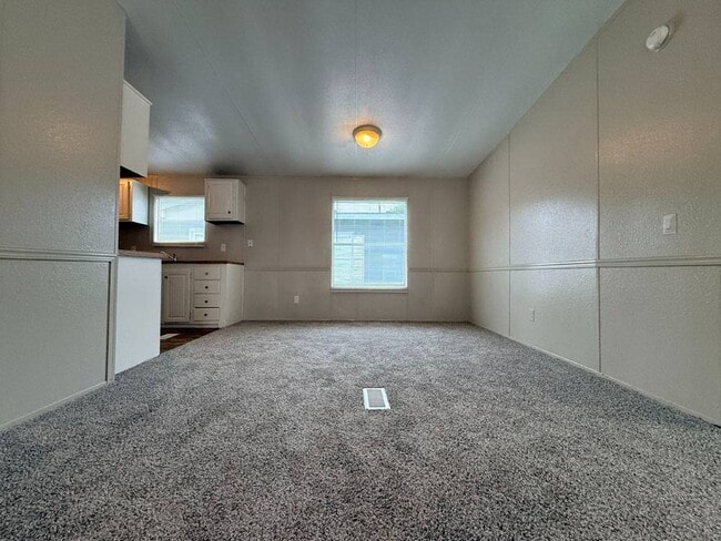 Building Photo - 2318 Charlotte Dr
