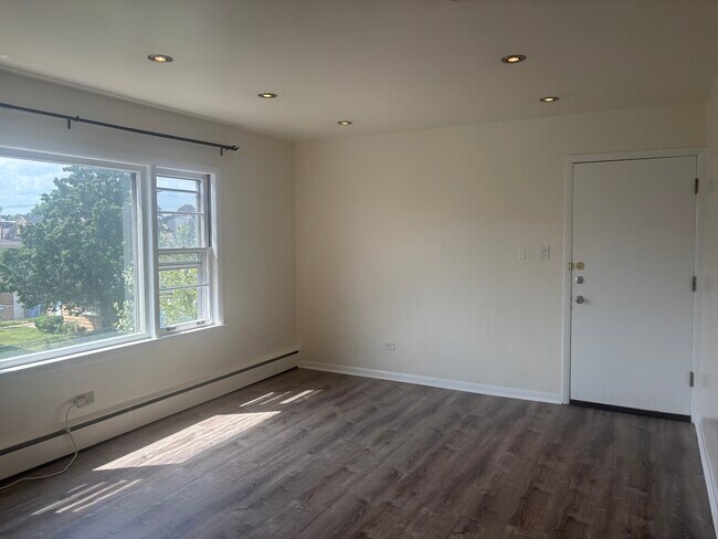 Building Photo - 7074 W Diversey Ave