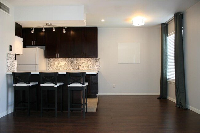 Foto del edificio - 2750 Holly Hall St