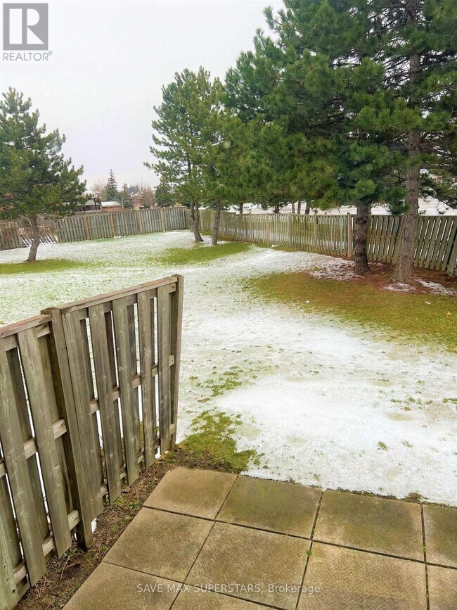 Photo du bâtiment - 1484 Torrington Dr