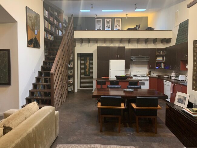 Building Photo - 2207 Glendon Ave