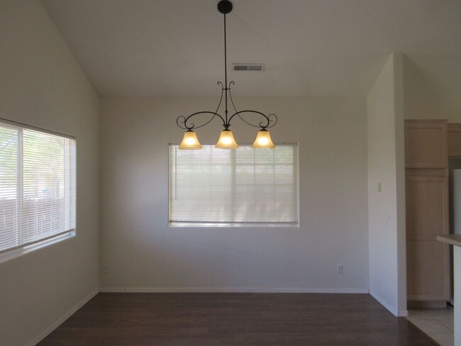 Foto del edificio - 4 Bedroom - 2 bath - Single Family Home in...