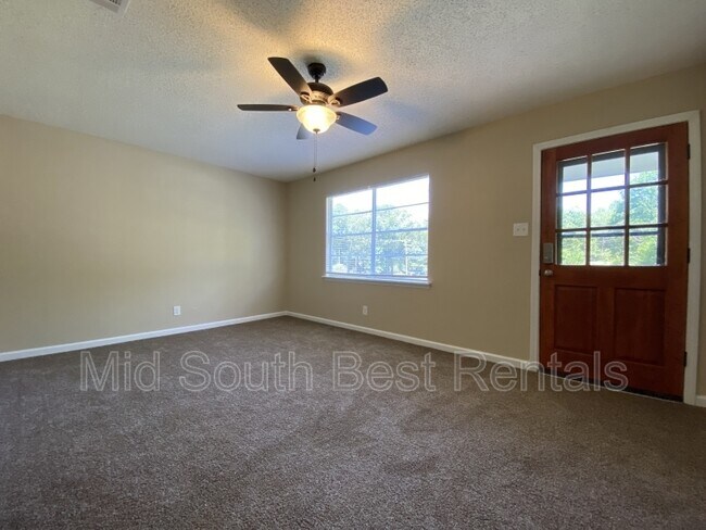 Foto del edificio - 7525 Twin Oaks Rd