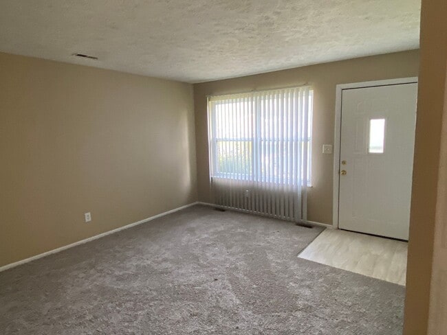 Building Photo - Hillview Home