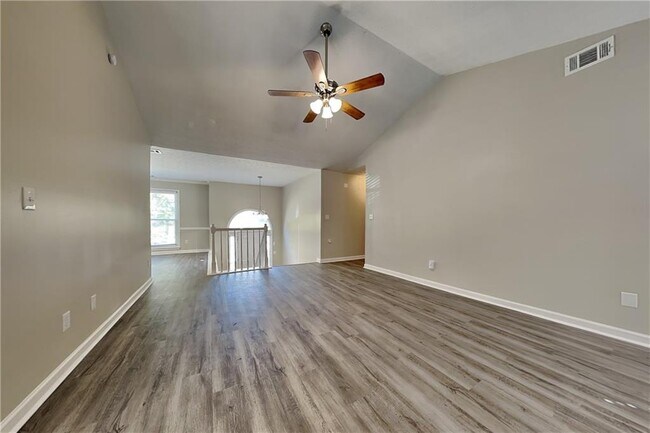 Foto del edificio - 204 Leighs Grove Ct