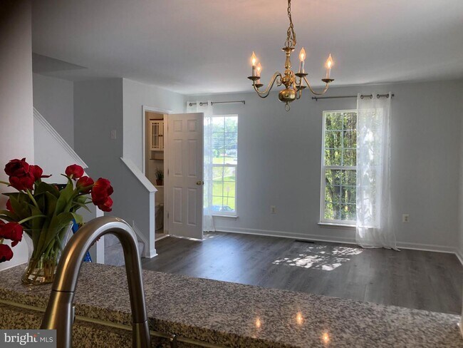 Building Photo - 5558 Clifton Crest Way