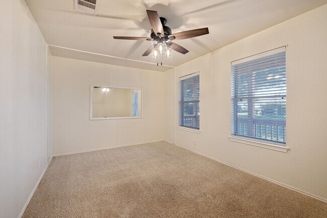 Foto del edificio - Peaceful 3 Bedroom, 2 Bath, Cul-De-Sac Home w/ Bedroom Like Office