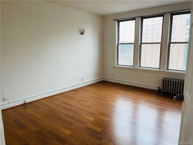 Foto del edificio - 1366 Clay Ave
