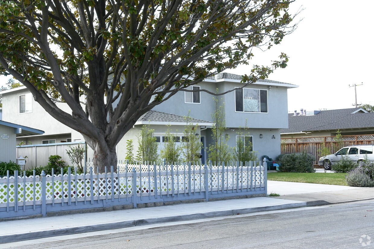 Building Photo - 1548 Lago St