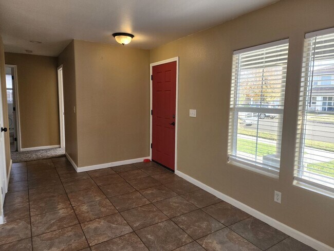 Foto del edificio - 4 Bedroom Home in Gardnerville For Rent