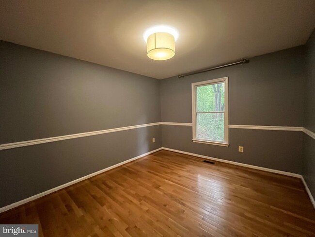 Foto del edificio - 445 McBride Ln