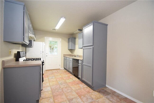 Building Photo - 815 Tunbridge Dr