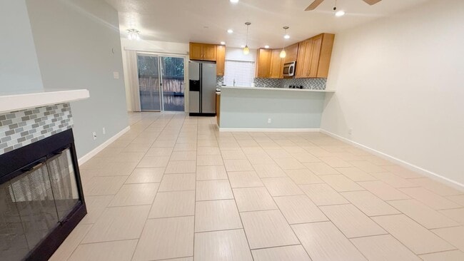 Foto del edificio - 1013 Woodside Rd