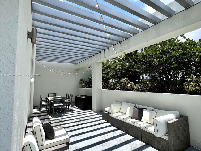 Foto del edificio - 321 NE 26th St