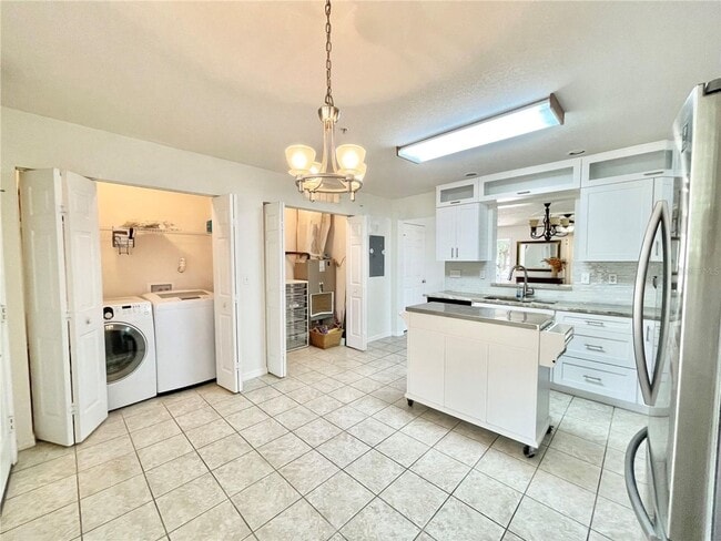 Foto del edificio - Beautiful 3BR/2.5BA Corner Townhome in Hai...