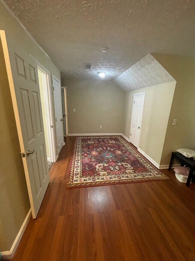 Building Photo - 1530 Rhododendron Dr NW